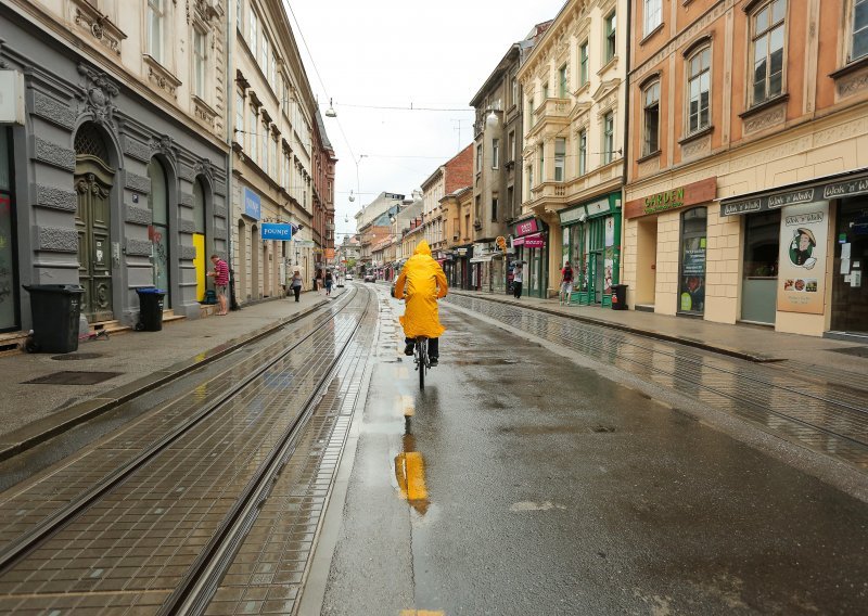 I u nedjelju temperature idu preko 30 °C, a onda slijedi značajan pad. Gotovo cijeli sljedeći tjedan hladnije s kišom