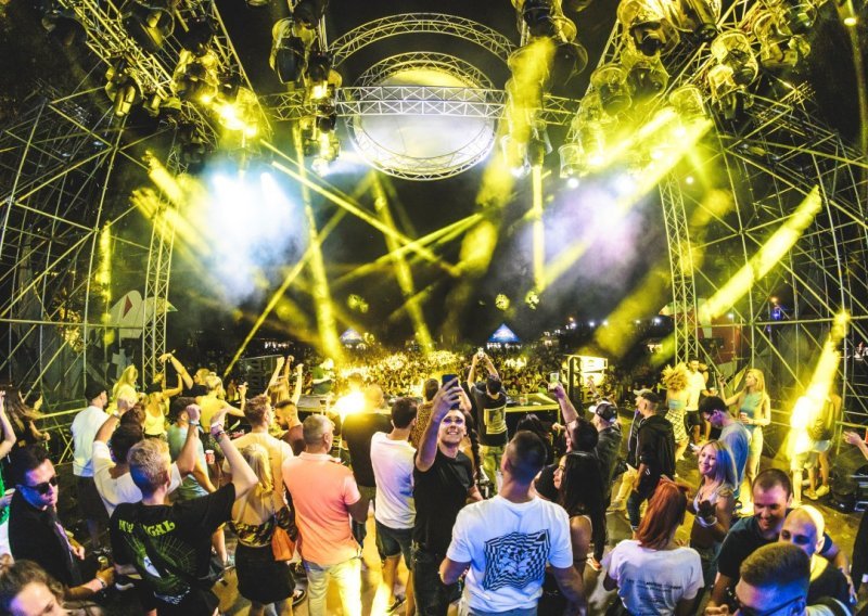 LMF iznad svih očekivanja: Nekoliko tisuća ljudi partijalo na Jarunu uz najpoznatije svjetske DJ-eve