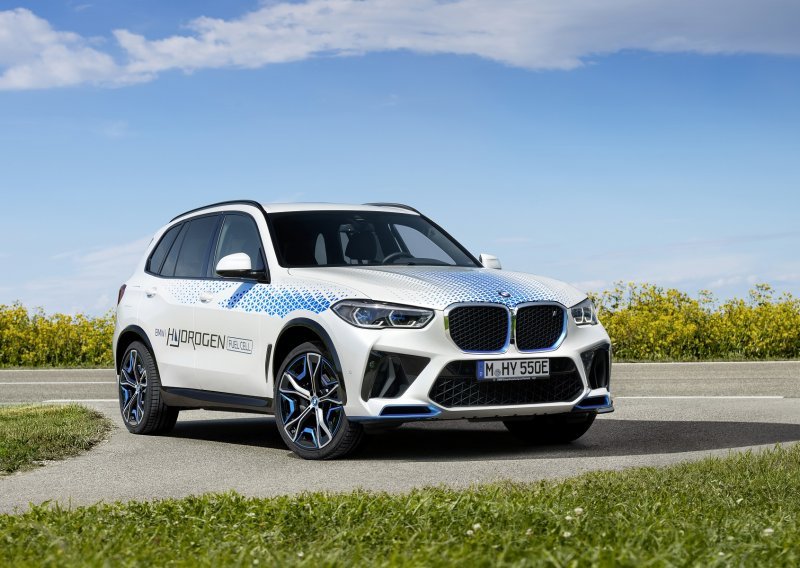 [FOTO] Mobilnost budućnosti bez CO₂: BMW iX5 Hydrogen prvi put se prikazuje javnosti