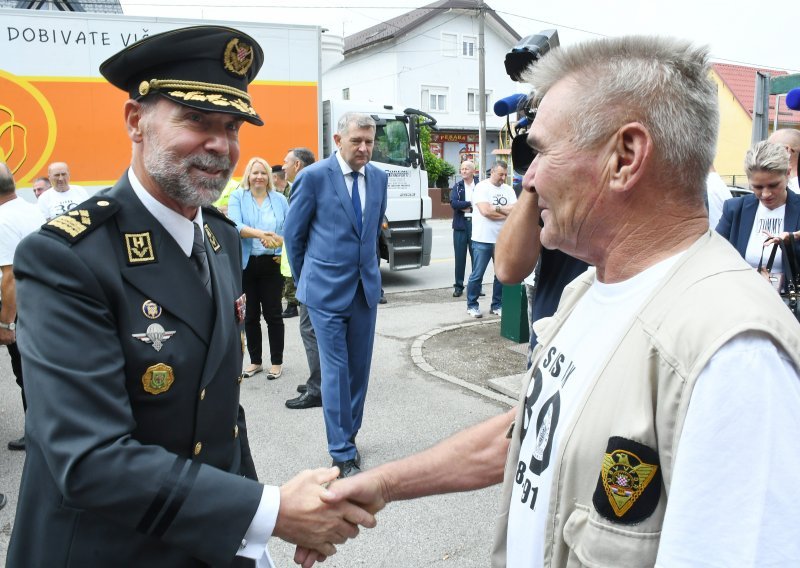 [VIDEO/FOTO] Na 30. obljetnici vojne policije uručene plakete i zahvalnice, a Zlatnu značku dobio i Zoran Milanović