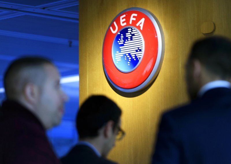 U Kataru gotovo svakodnevno netko umre zbog Svjetskog prvenstva; UEFA poslala izaslanstvo zbog smrti preko tisuću ljudi