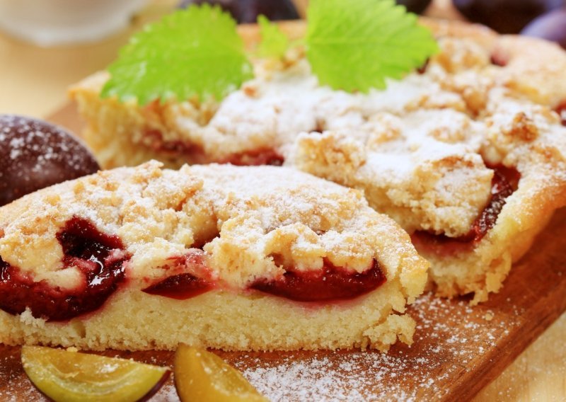 Savršen za kasno ljeto: Recept za kolač od šljiva zbog kojeg će vam mirisati cijela kuća