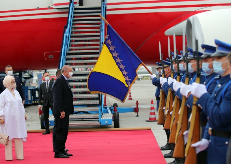 [VIDEO] Erdogan doputovao u Sarajevo, prvo će na vjenčanje pa u Predsjedništvo BiH