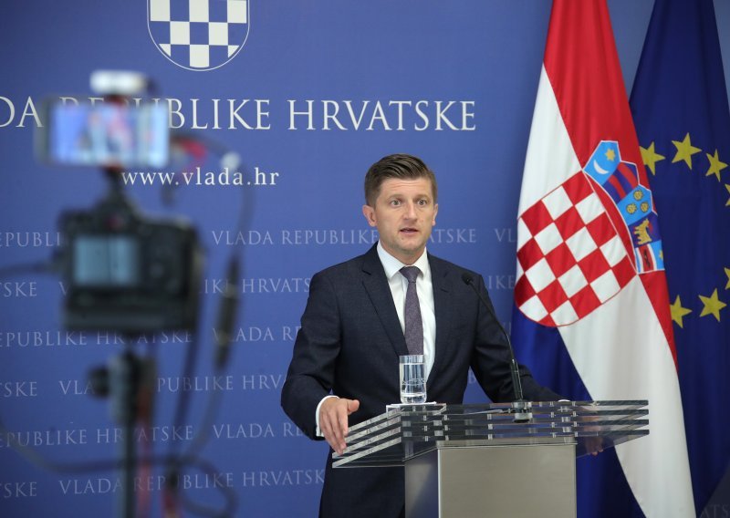 Marić: Smanjenje PDV-a nije u planu kad uđemo u eurozonu, eventualno smanjenje stope na hranu