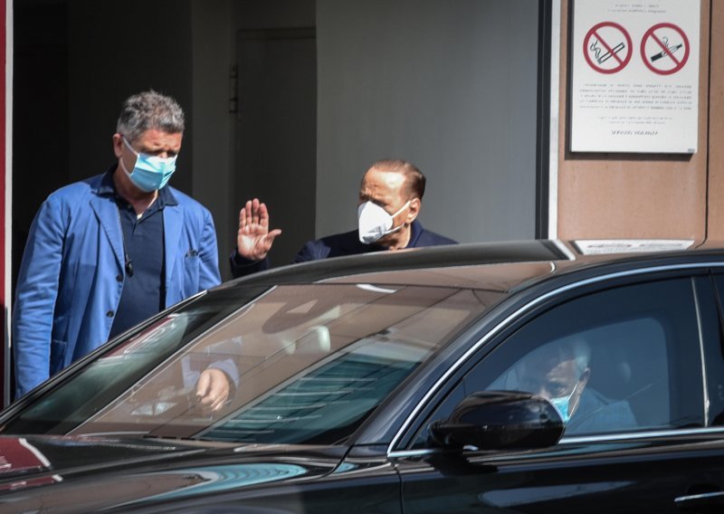 Berlusconi izašao iz milanske bolnice San Raffaele