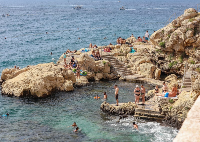 U Hrvatskoj je trenutno 750 tisuća turista, najbrojni su Nijemci, a svima je jedna regija apsolutni hit