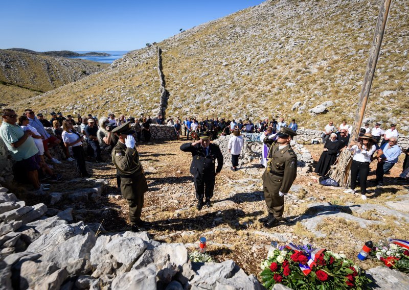 [FOTO/VIDEO] Na Kornatu obilježena 14. godišnjica tragedije, počast poginulima odali i vatrogasci iz Njemačke