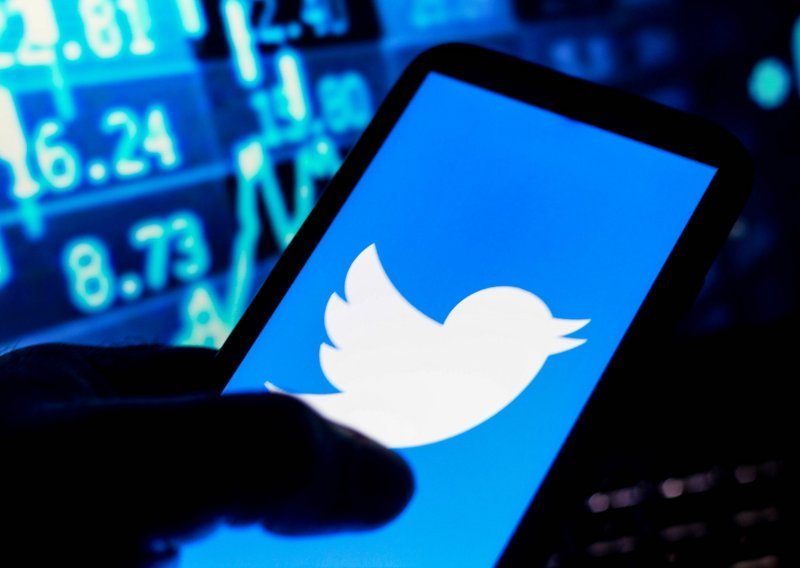 'Žao nam je ili nema na čemu': Tko tvita za Twitter?
