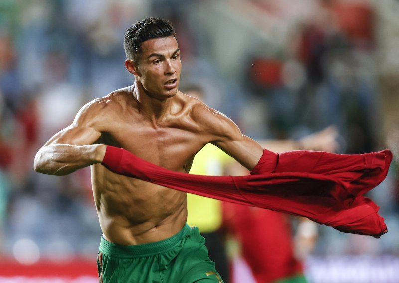 Čudesni Cristiano Ronaldo u zadnjim sekundama slomio Irsku; Bosna i Hercegovina šokirala Francusku