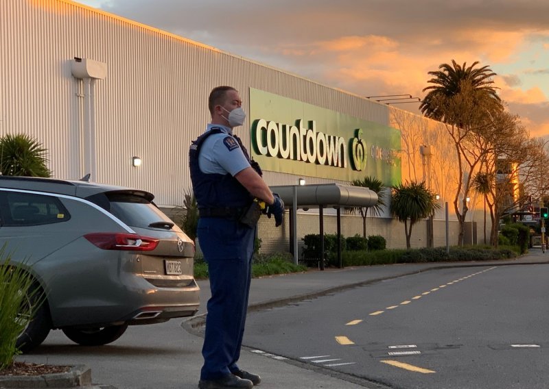 Muškarac izbo nožem šest ljudi u terorističkom napadu u supermarketu na Novom Zelandu, policija ga upucala