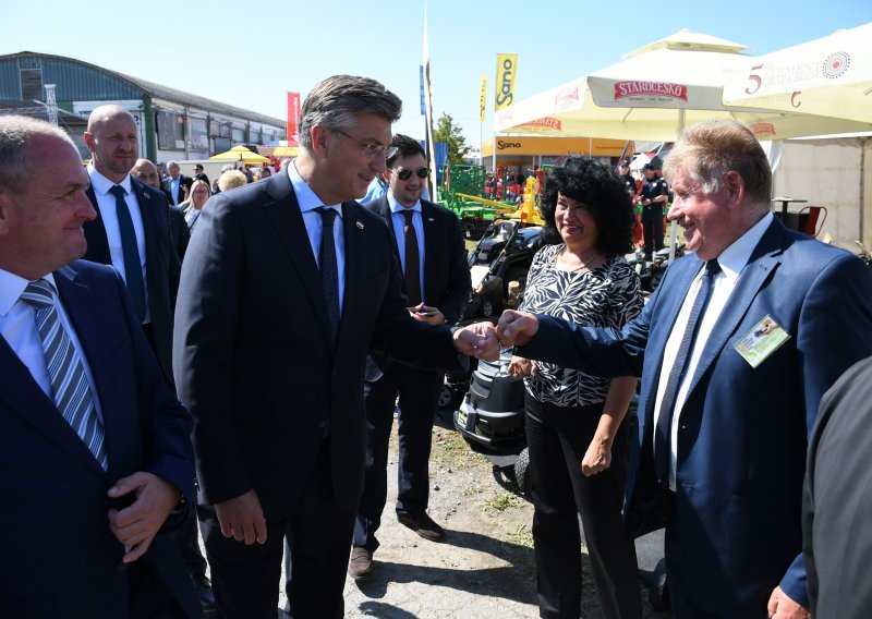 [VIDEO/FOTO] Višnja i Zdravko Pevec dižu se iz pepela: Pojavili se kao izlagači na poznatom sajmu, a sreli i premijera