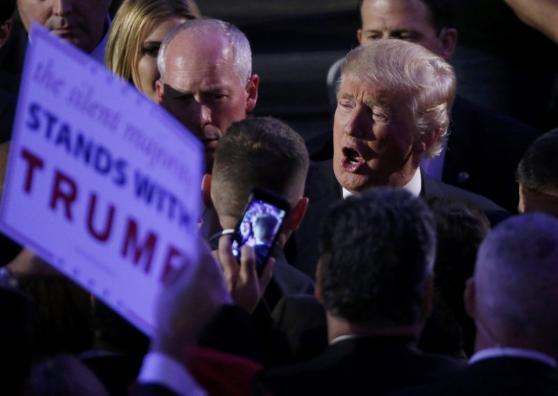 Trump je pomeo Clinton u gotovo svim neizvjesnim državama