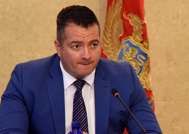 Jedini Hrvat napustio vladu Dritana Abazovića zbog smjena vezanih uz spomen ploču u Morinju