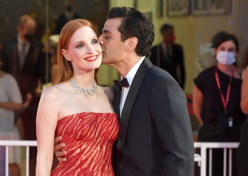 Trenutak za pamćenje: Jessica Chastain i Oscar Isaac stigli su na crveni tepih, a ovaj video zapalio je društvene mreže