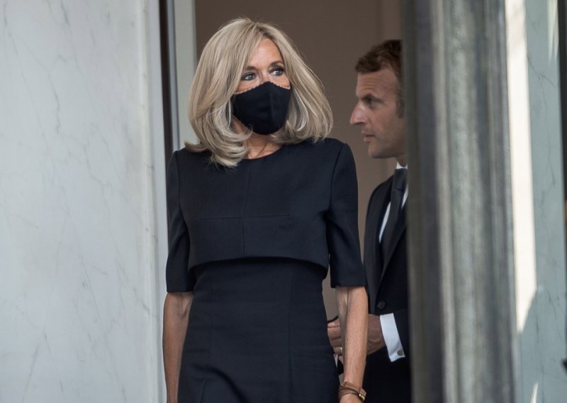 Brigitte Macron ponovno briljira: Prva dama Francuske ima bezvremensku malu crnu haljinu koja nikad ne izlazi iz mode