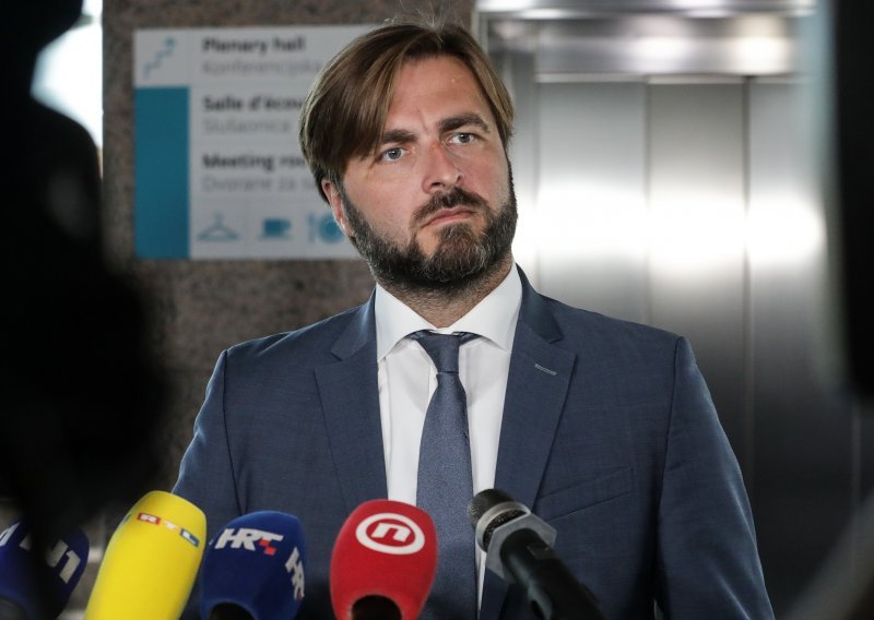 Ćorić: Kućanstva su idućih par mjeseci zaštićena po pitanju rasta cijena plina i struje, no to neće ići dovijeka