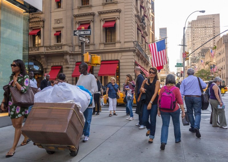 New York se priprema za posljedice necijepljenja; otpor policajaca i vatrogasaca