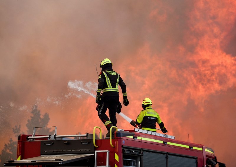 Požar u Dubravi Zabočkoj, gori spremište piljevine kod pilane