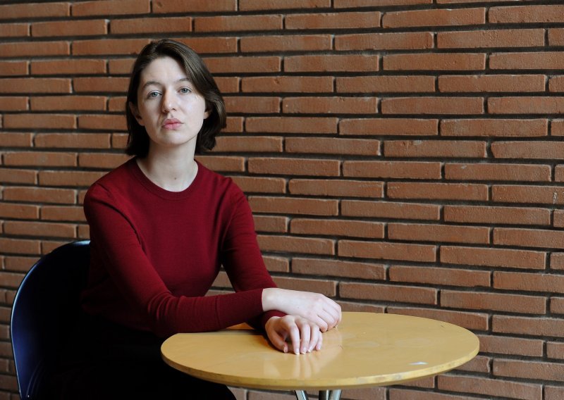 Sally Rooney, autorica hit knjige i serije 'Normalni ljudi', ima novi roman, no priznaje da se sa slavom ne snalazi baš najbolje: 'Svaki dan se pitam zašto mi je život ispao ovako'