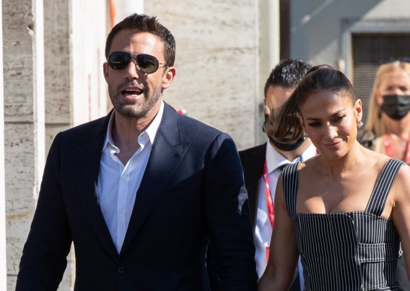 Zvjezdani par: Modno uklađeni Jennifer Lopez i Ben Affleck izazvali veliku pozornost u Veneciji