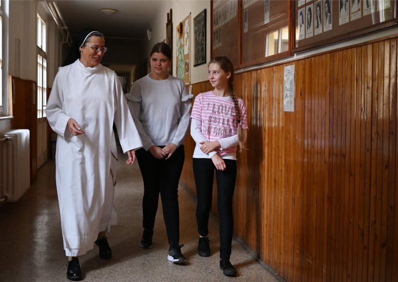U Mađarskoj sve više učenika započinje dan molitvom. Orban ulaže velike novce u kršćanske škole koje najčešće pohađaju bogatija djeca