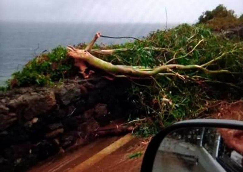 Tornado pogodio talijanski otok Pantelleriju, dvoje poginulih