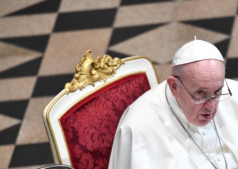 Papa Franjo progovorio o pedofilskom skandalu u Katoličkoj crkvi u Francuskoj