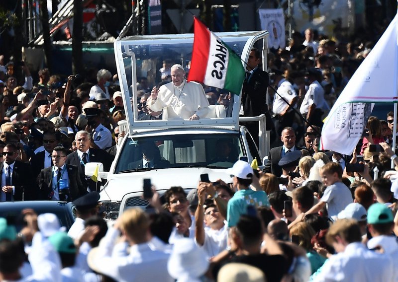 Papa u Budimpešti pozvao Mađare 'da budu otvoreni' prema svima