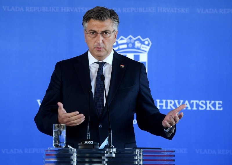 [FOTO/VIDEO] Plenković jasno rekao 'ne' referendumu o euru: 'To dolazi od aktera koji nisu crno ispod nokta pridonijeli ulasku Hrvatske u EU'