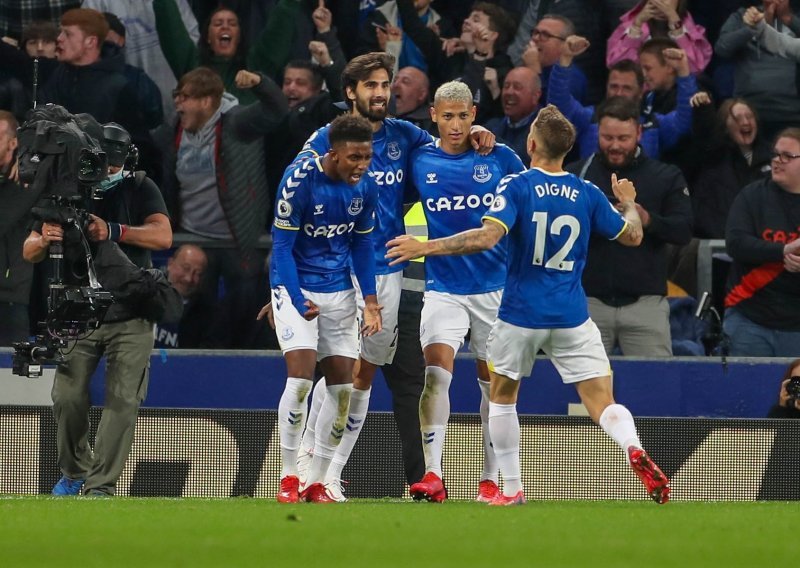 Everton u šest minuta zabio tri gola i došao do pobjede, te se priključio klubovima na vrhu tablice