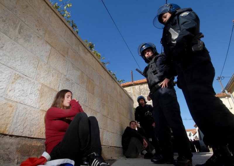 Gotovo svakog dana policija deložira jednu obitelj