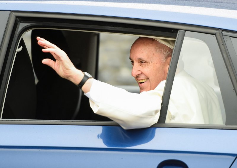 Papa odbio ostavku njemačkog nadbiskupa nakon skandala zbog seksualnog zlostavljanja