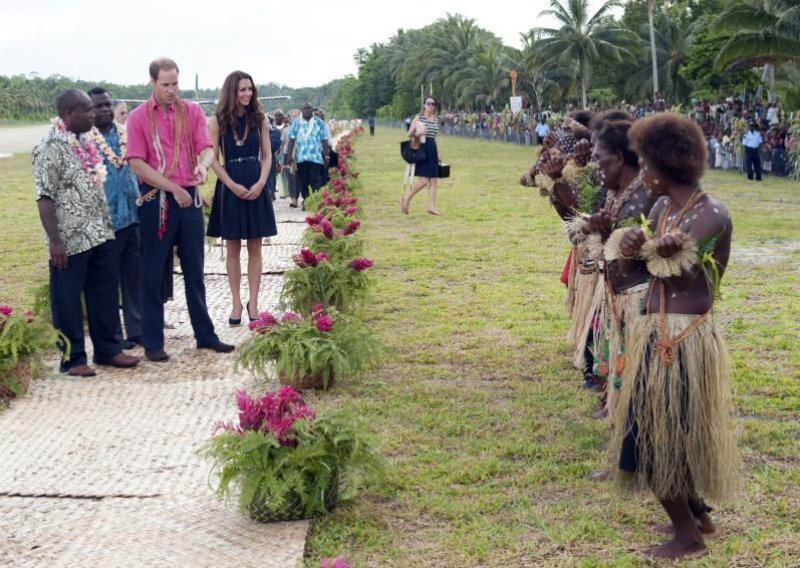 Kate Middleton dočekale djevojke u toplesu