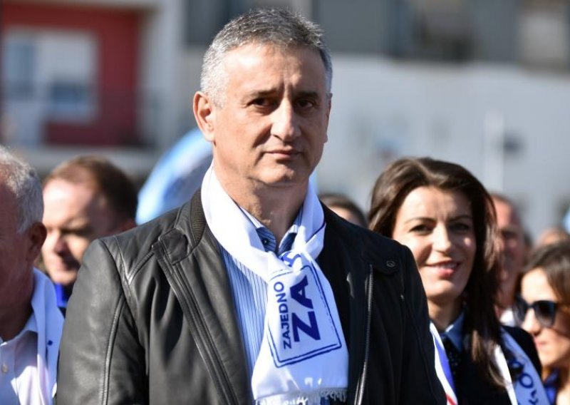 Karamarko: Pomogli su uvozničkom lobiju da baci seljaka na koljena