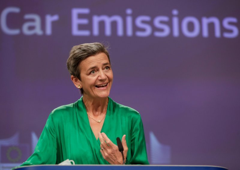 [VIDEO/FOTO] Margrethe Vestager plela u Europskom parlamentu dok je njena šefica podnosila izvješće