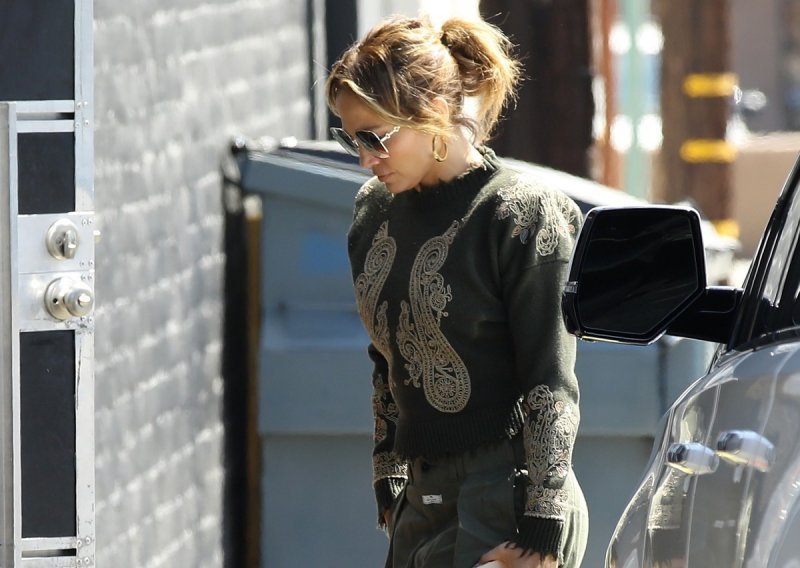 Jennifer Lopez privlačila je poglede u zelenom od glave do pete i sa skupocjenom torbicom za kojom žude zaljubljenice u modu
