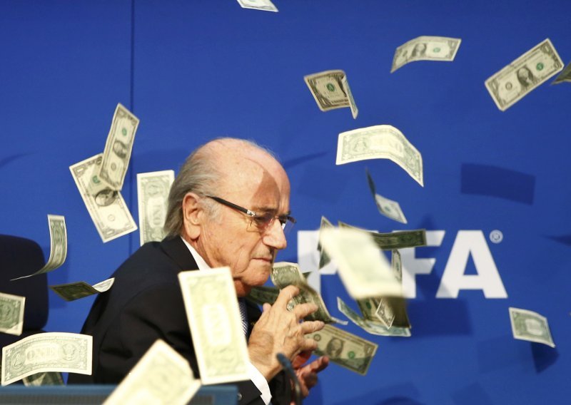 Kaos u Zürichu; napad na Seppa Blattera i FIFA-u