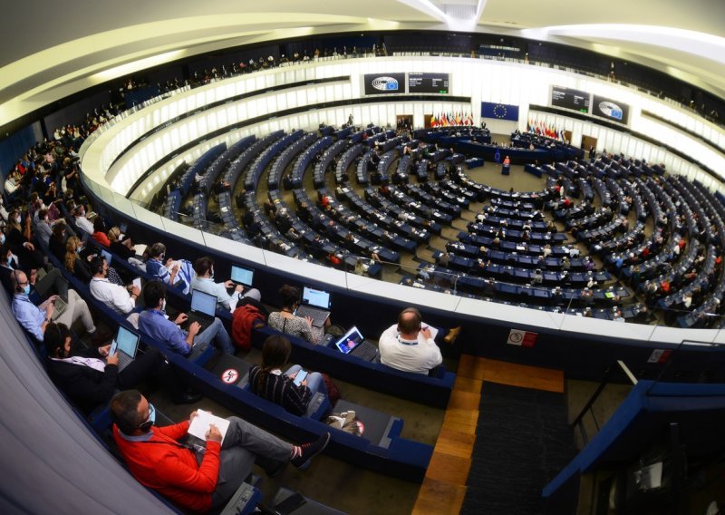 Europski parlament traži da se rodno nasilje tretira kao posebno kazneno djelo, HDZ-ovci bili suzdržani kod glasanja