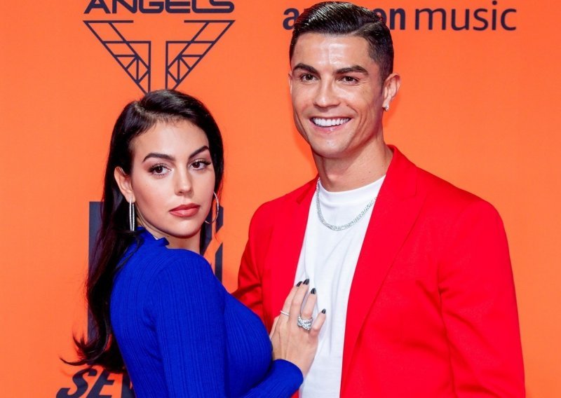 Obitelj je stigla u Veliku Britaniju: Ronaldo i Georgina u samo tjedan dana morali su se preseliti iz jedne luksuzne vile u drugu, a razlog je urnebesan