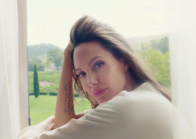 Nikad ljepša Angelina Jolie pokazala svoju romantičnu stranu