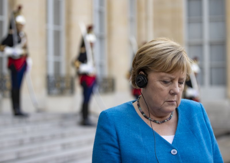 Merkel se oprostila sa svojom izbornom jedinicom: 'Bila je vrlo jednostavna, stabilna i pouzdana osoba, što još uvijek jest'