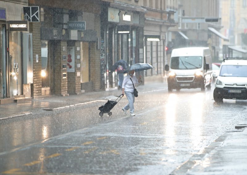 [FOTO] Stiže jesen: Promjena vremena donijela u Zagreb kišu i pljuskove