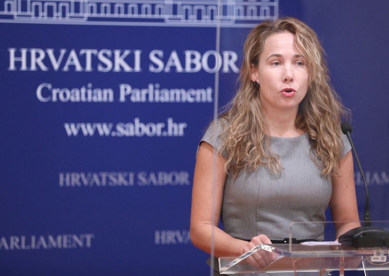 [FOTO/VIDEO] Selak Raspudić o obnovi: Najave ministra Horvata su opasne i poziv na korupciju