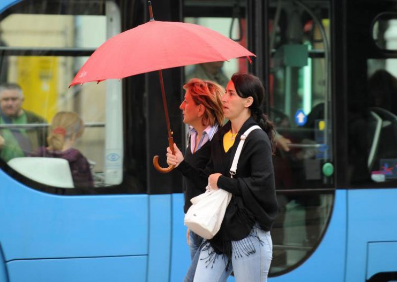 Ljetni petak, proljetna subota, pa opet toplije