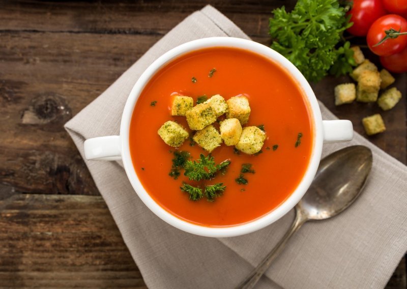 Jelo koju ćete obožavati u svako godišnje doba: Jedini recept za kremastu juhu od rajčice koji će vam ikad trebati