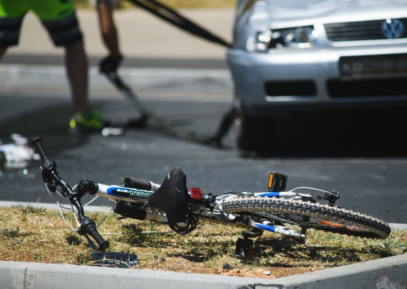 Kod Tribunja poginulo dvoje biciklista. Na njih naletio automobil?