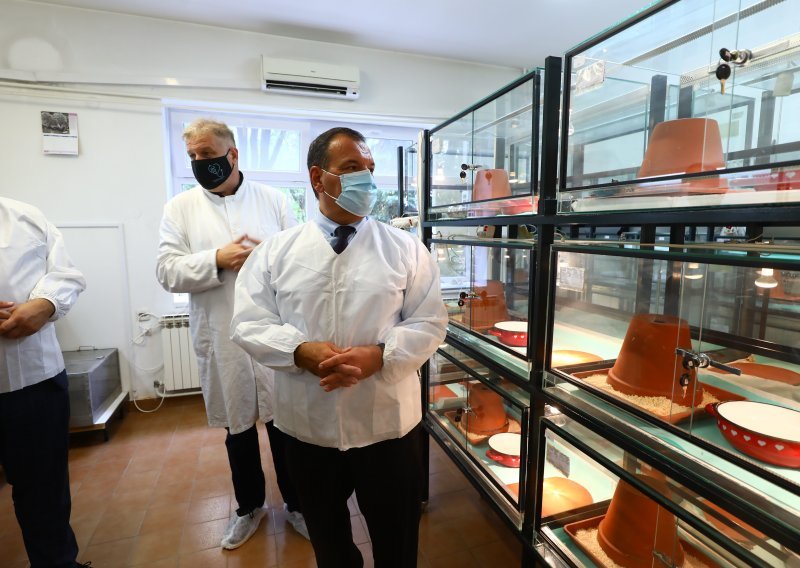 [FOTO/VIDEO] Beroš posjetio lokaciju buduće tvornice Imunološkog zavoda u Brezju, već sljedeće godine kreće proizvodnja zmijskog protuotrova
