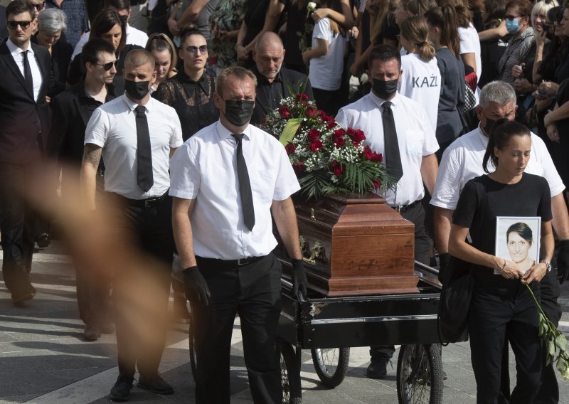 [FOTO] Splićani na posljednje počivalište ispratili Žanu Lelas