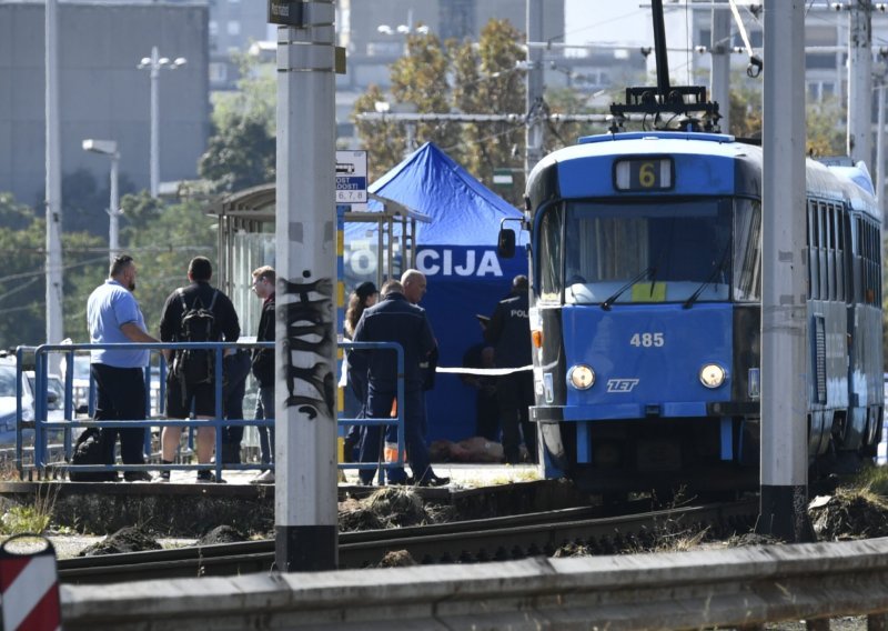 [FOTO/VIDEO] U tramvaju na Mostu mladosti u Zagrebu našli tijelo muškarca, sumnja se na ubojstvo