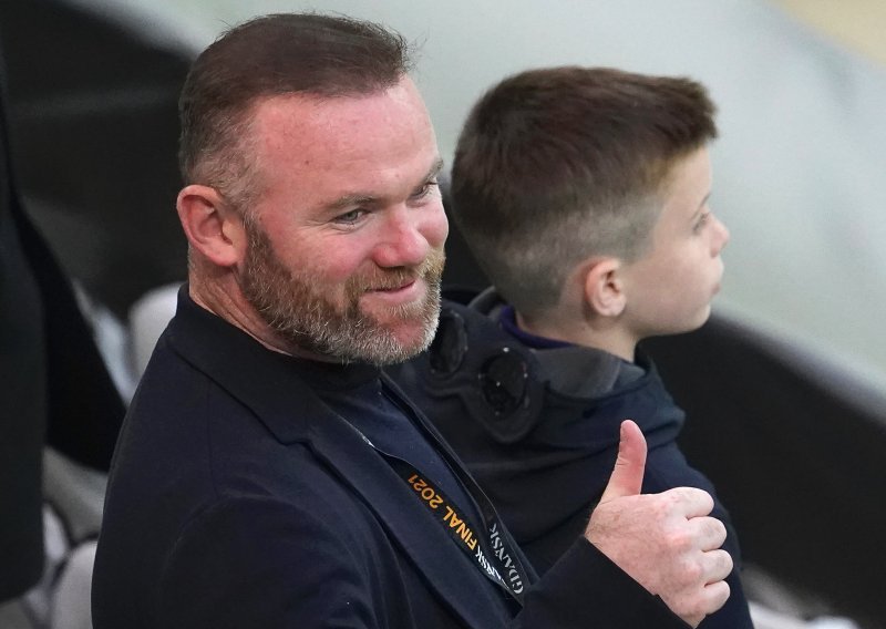 Slavni engleski klub na čijoj je klupi Wayne Rooney proglasio stečaj: 'Nismo u mogućnosti izvršavati svoje dnevne financijske obaveze'